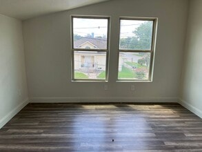 201 Eastwood St in Houston, TX - Building Photo - Building Photo