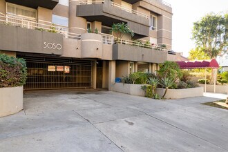 5050 Maplewood Ave in Los Angeles, CA - Building Photo - Building Photo