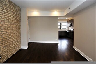 2230 N Sawyer Ave, Unit 2W in Chicago, IL - Building Photo - Building Photo