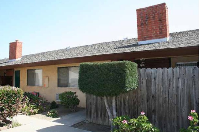 1401 E Burton St in Anaheim, CA - Building Photo - Building Photo