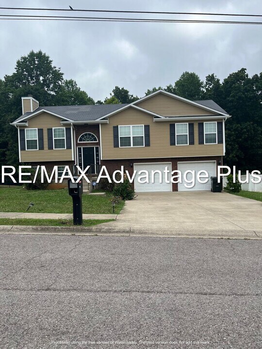 112 Boone Trce in Radcliff, KY - Building Photo