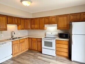 1665 Shamrock Ct in Aurora, IL - Building Photo - Building Photo