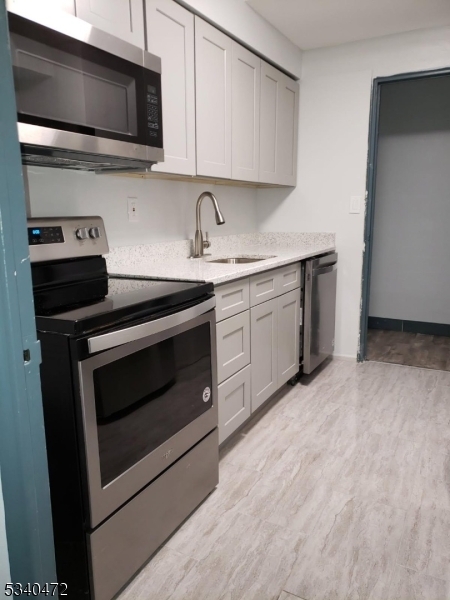377 S Harrison St in East Orange, NJ - Building Photo - Building Photo