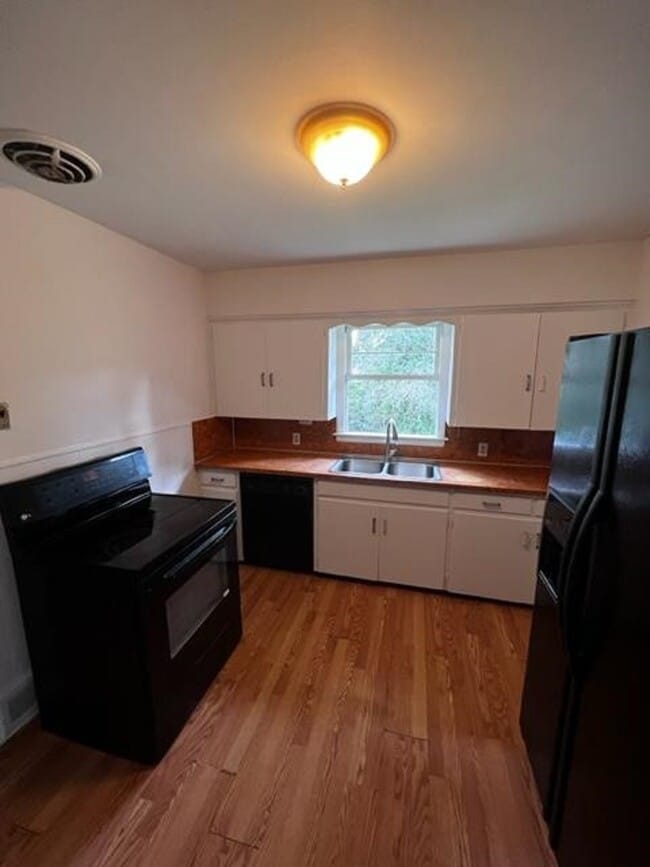 718 Locust Pl in High Point, NC - Building Photo - Building Photo