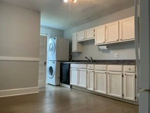 176 McClintock St, Unit #1 in New Britain, CT - Foto de edificio - Building Photo