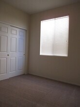 8215 Violet Meadow Ct in Las Vegas, NV - Building Photo - Building Photo