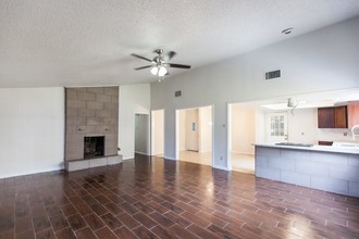 10319 Towneview Dr in Sugar Land, TX - Building Photo - Building Photo