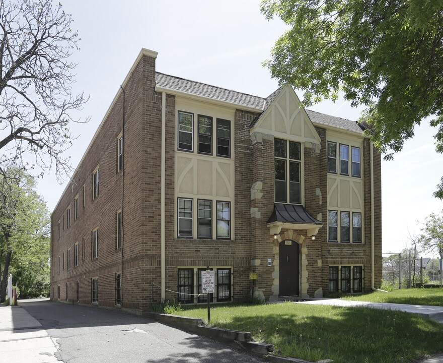 1615 11th Ave S in Minneapolis, MN - Building Photo