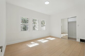 321-323 S Reeves Dr in Beverly Hills, CA - Building Photo - Building Photo