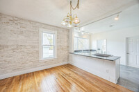 14 Chapman Ave, Unit 3 bedroom and attic in Easthampton, MA - Foto de edificio - Building Photo