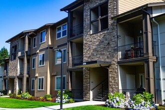 Stonebrook Apartments and Townhomes in Tumwater, WA - Foto de edificio - Building Photo