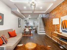 708 S Curley St in Baltimore, MD - Building Photo