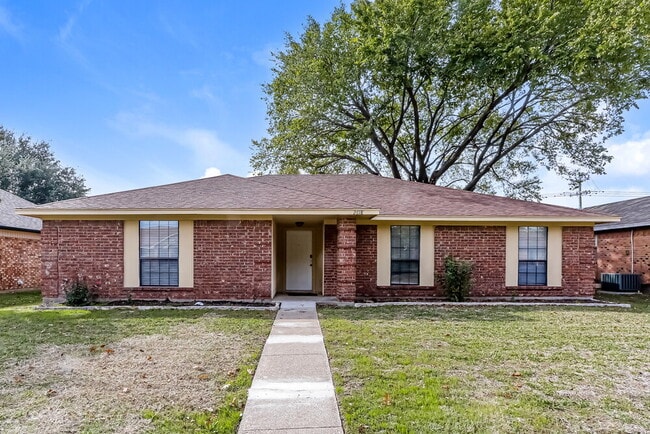 property at 2618 San Saba St