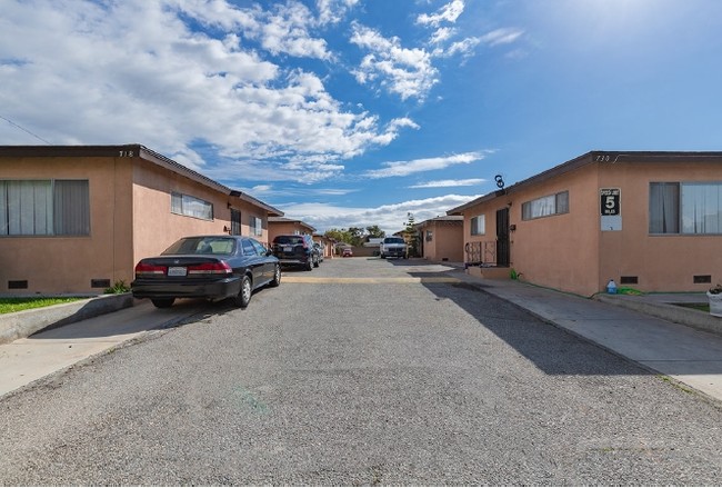 718-736 W 168th St in Gardena, CA - Building Photo - Building Photo