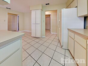 610 Oakmoss Dr in Brandon, FL - Foto de edificio - Building Photo