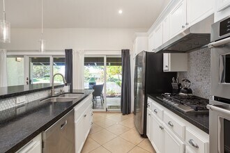 302 Esplanade in Newport Beach, CA - Building Photo - Building Photo