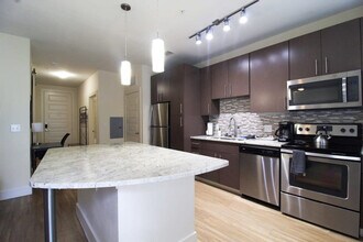 1957 Fountain View Dr in Houston, TX - Building Photo - Building Photo