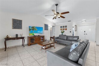 1327 SE 17th St in Cape Coral, FL - Building Photo - Building Photo