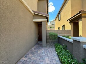 12545 Skylight View St in Las Vegas, NV - Building Photo - Building Photo