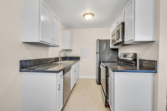 Sunrise Apartments in Las Vegas, NV - Building Photo - Interior Photo