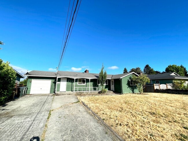 property at 1116 N Skyline Dr