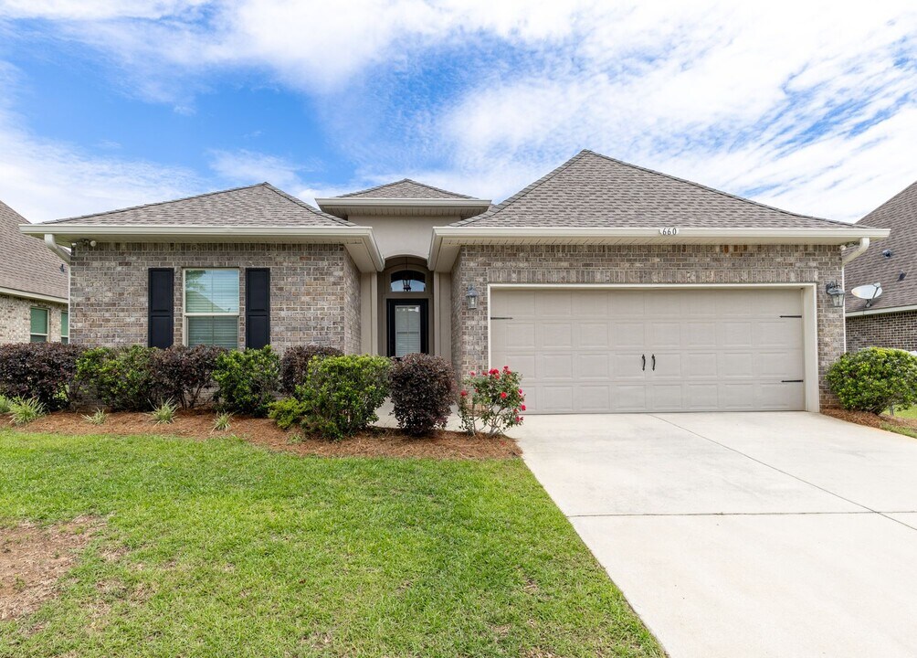 660 Turquoise Dr in Fairhope, AL - Building Photo
