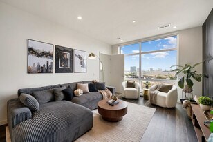 1122 W Chicago Ave, Unit SI ID1244961P in Chicago, IL - Building Photo