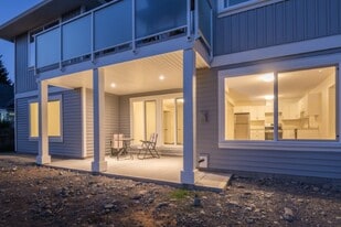 903 Park Ave in Nanaimo, BC - Building Photo