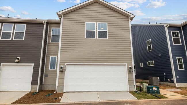2021 Near Pt Rd in Charlotte, NC - Building Photo - Building Photo
