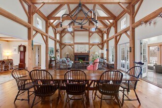 153 Middle Hwy in East Hampton, NY - Building Photo - Building Photo