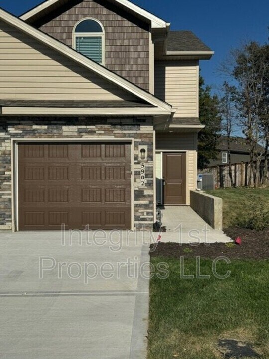 5902 NW 88th St in Kansas City, MO - Building Photo