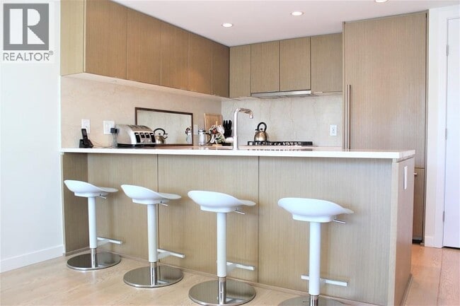 125 E 14th St in North Vancouver, BC - Building Photo - Building Photo