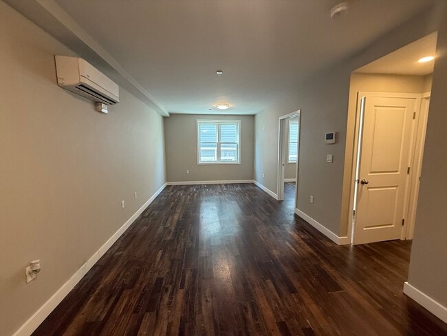 123 Shirley Ave, Unit #204 in Revere, MA - Foto de edificio - Building Photo