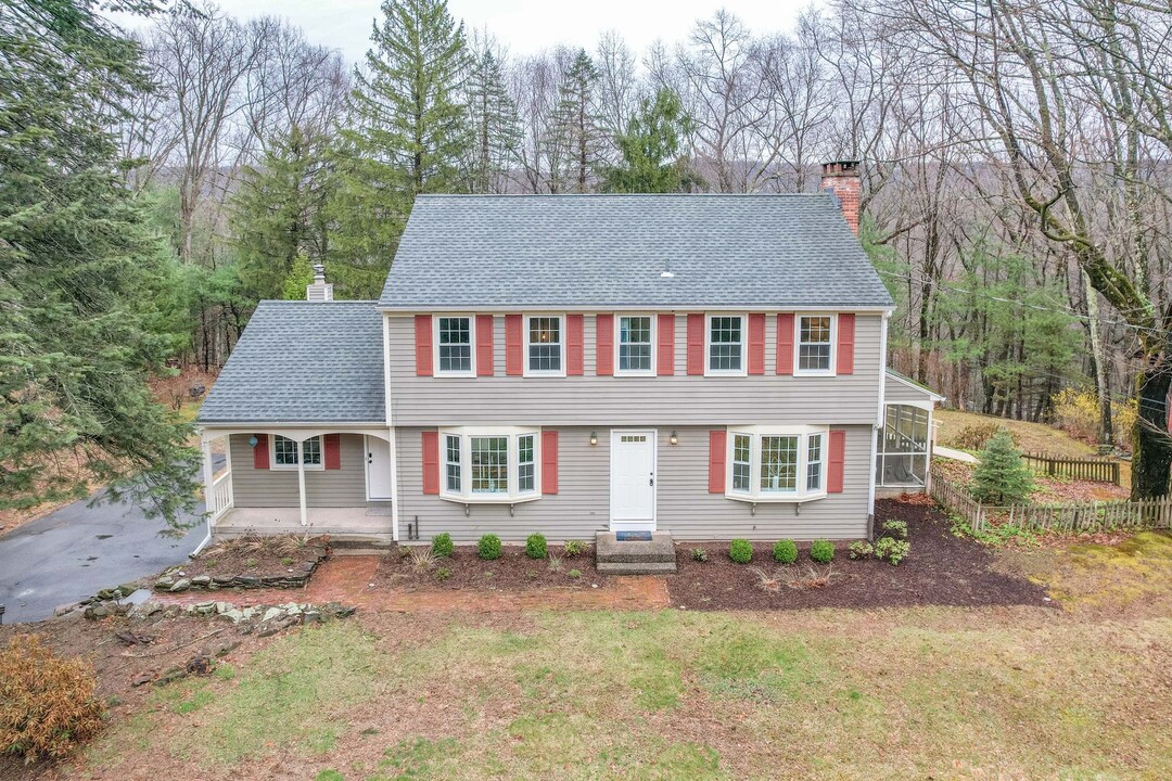 30 Hawley Hill Rd in Avon, CT - Foto de edificio