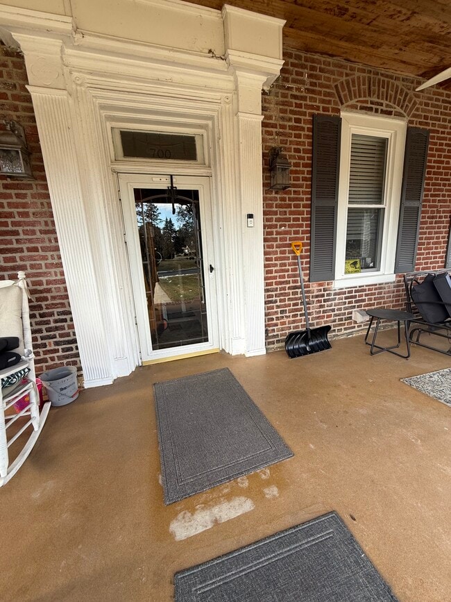 700 Hedgerow Dr, Unit 2 bedroom 3rd floor