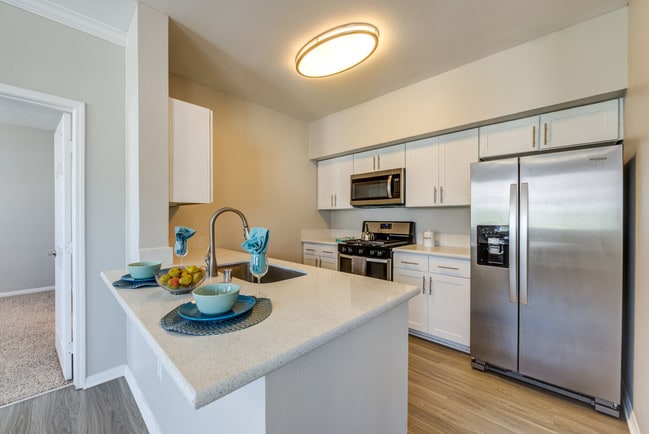 Vista Imperio Apartments in Riverside, CA - Foto de edificio - Building Photo