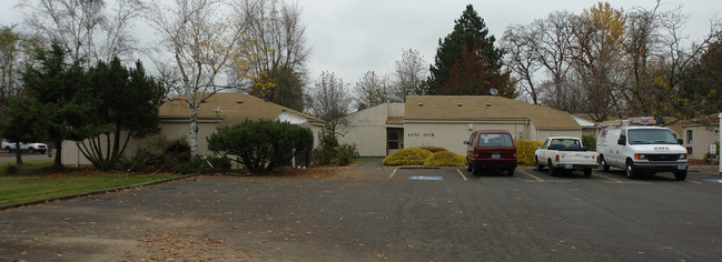 Silvertowne I Apartments in Silverton, OR - Building Photo - Building Photo