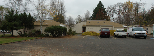 Silvertowne I Apartments in Silverton, OR - Foto de edificio - Building Photo