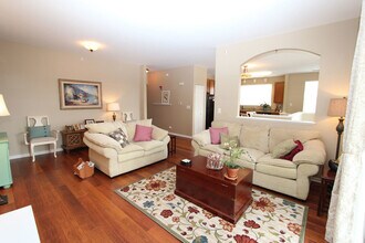 260 Rosehall Dr in Lake Zurich, IL - Foto de edificio - Building Photo
