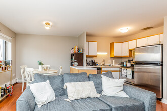 607 W Wrightwood Ave, Unit 815 in Chicago, IL - Building Photo - Building Photo