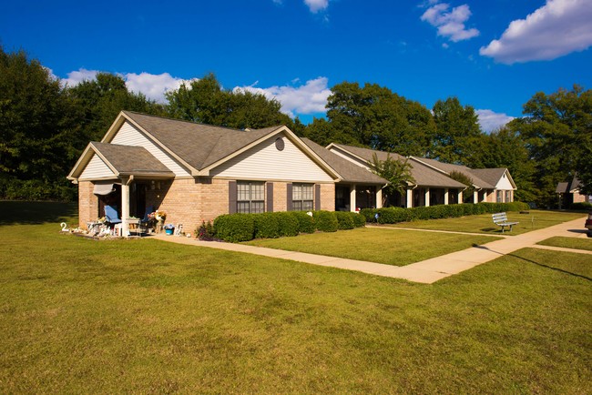 Artesian Springs Apartments in Brighton, AL - Foto de edificio - Building Photo