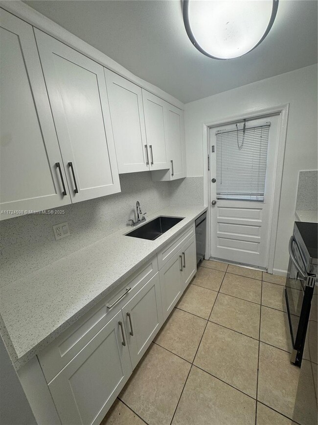 5420 Hollywood Blvd-Unit -103 in Hollywood, FL - Building Photo - Building Photo