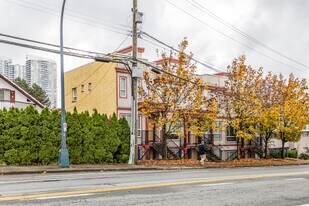 13710 102 Av Apartments