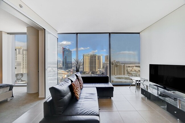 3722 Las Vegas Blvd in Las Vegas, NV - Building Photo - Building Photo