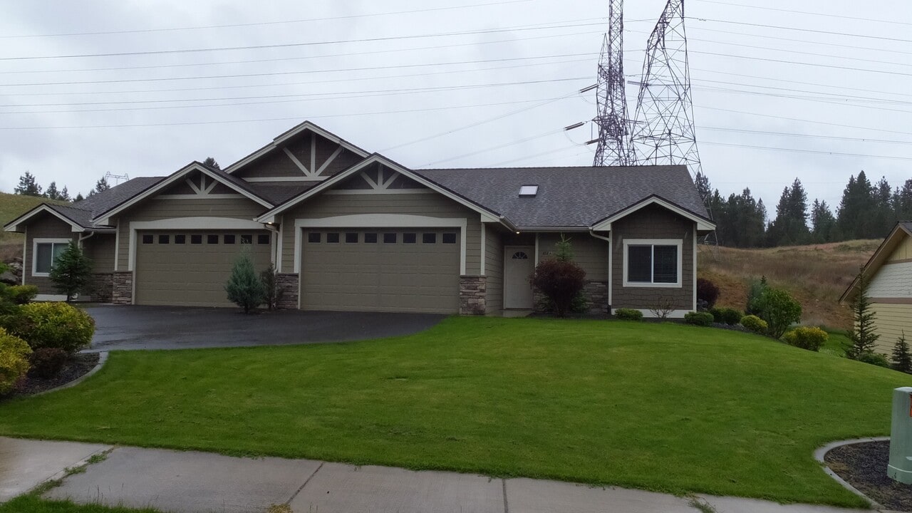 410 E Elcliff Rd in Spokane, WA - Building Photo
