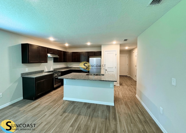 4251 Spring Park Rd in Jacksonville, FL - Foto de edificio - Building Photo