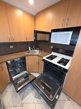 15633 94th St, Unit 2nd Floor in Howard Beach, NY - Foto de edificio - Building Photo