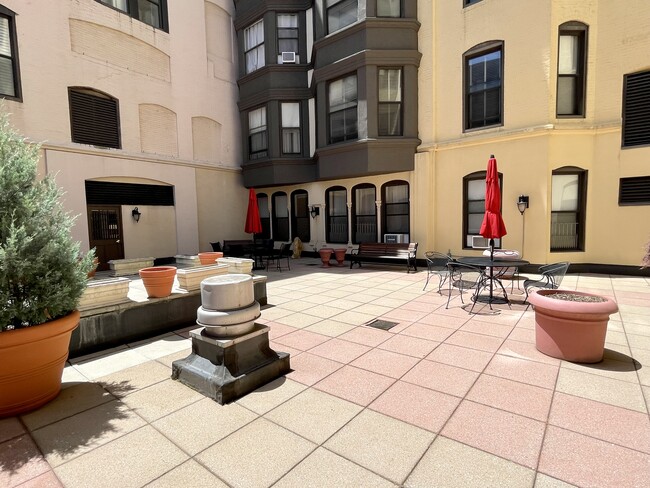 10 Charlesgate E, Unit 34