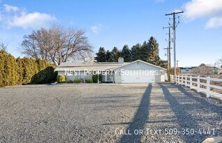 1227 Fairway Dr NE in Moses Lake, WA - Building Photo