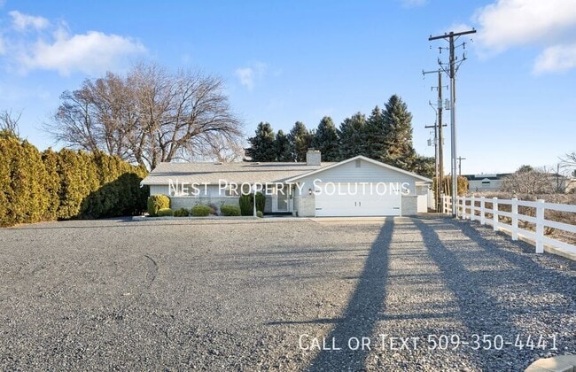 property at 1227 Fairway Dr NE